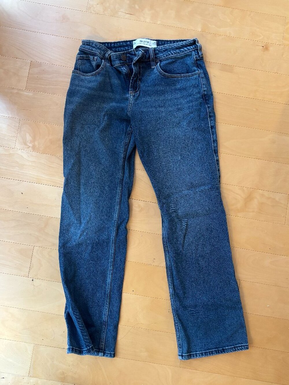 Hollister Low Rise Straight Jeans 26 Waist or Size 2